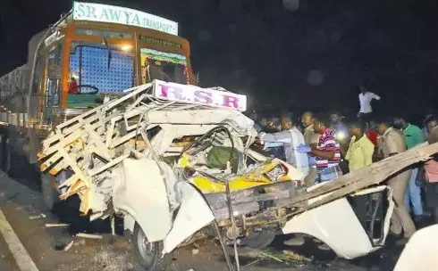 accident in midnight: 4 number of death 